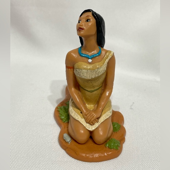 3” Disney Pocahontas Vintage Meeko doing Pocahontas’ hair figure excellent cond - Picture 5 of 7